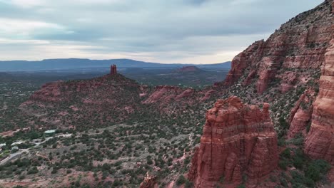 Flying-On-Red-Rock-Buttes-In-Sedona-Countryside-Town,-Arizona,-USA