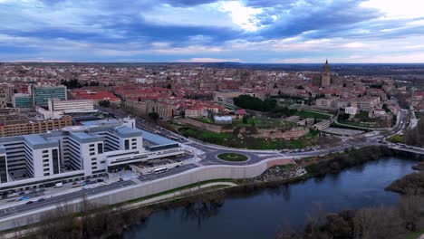 Salamanca-Hyperlapse,-aerial-drone-view