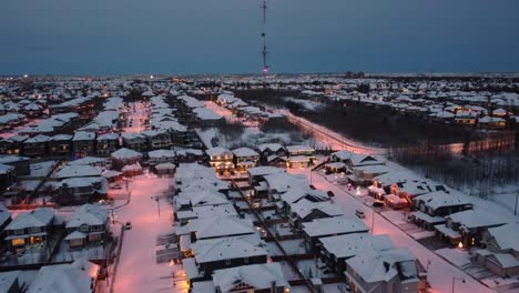 Vista-Aérea-De-Casas-Suburbanas-En-Invierno-En-La-Ciudad-De-Calgary-Durante-El-Invierno