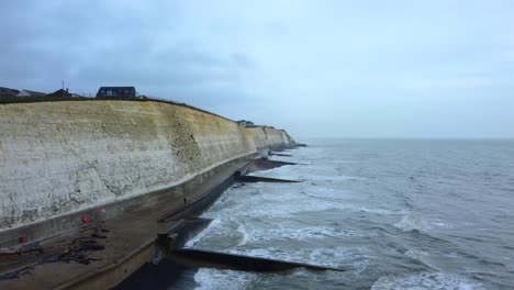 Coastal-defences-on-Brighton-beach-in-England