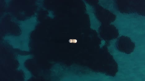 Mooring-buoy-in-dark-water-ocean