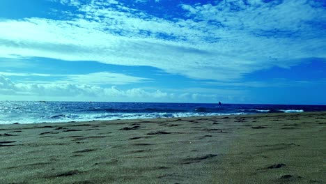 Waves-Splashing-On-Magical-Sandy-Beach-Under-Blue-Sky-in-El-Médano,-Tenerife,Spain