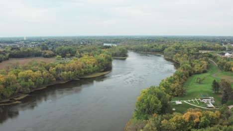Aerial-view-over-Mississipi-River-in-Minnesota,-on-a-bright-overcast-day