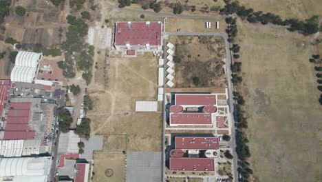 Rising-drone-shot-over-the-University-of-Mexico-