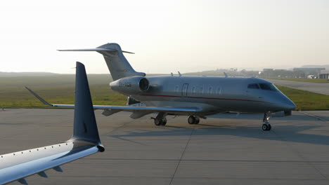 Bombardier-Challenger-350-En-El-Aeropuerto-Internacional-De-Sibiu-En-Sibiu,-Rumania