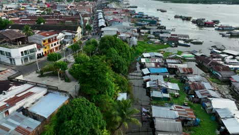 Luftaufnahme-Von-Iquitos,-Peru,-Auch-Bekannt-Als-Die-Hauptstadt-Des-Peruanischen-Amazonas