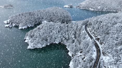 Rising-drone-shot-of-Fidalgo-Island-in-Washington-State-with-snow-actively-falling