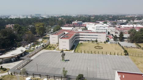 Luftaufnahme-Des-Hofes-Und-Der-Umliegenden-Gebäude-Der-Universität-Von-Mexiko-Ipn