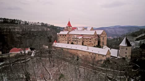 Castillo-De-Bouzov-En-República-Checa
