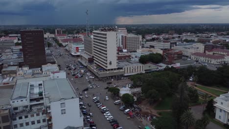 Drive-Video-Des-Pionierhauses-In-Bulawayo,-Simbabwe