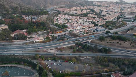 Luftaufnahme-Des-Stadtteils-San-Jose-In-Spanien-Mit-Autobahnen-Im-Vordergrund