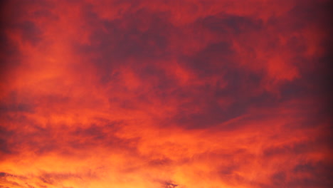 Vivid-colours-of-a-warm-sunset-or-sunrise-in-Calgary,-Alberta,-Canada
