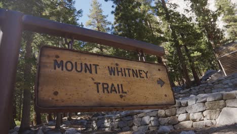 Mount-Whitney-Trail-Schild-Am-Whitney-Portal-Trailhead
