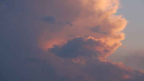 Schöne-Warme-Himmel-Sonnenuntergang-Wolken-Am-Abend