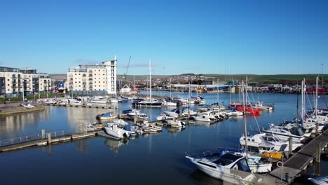 Newhaven-marina-with-yachts-and-boats-docked-in-summer-sun-in-England