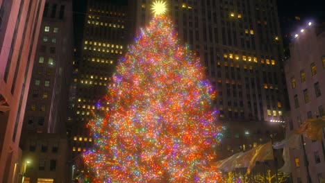 Colorful-And-Dazzling-Huge-Christmas-Tree-Of-Rockefeller-Center-In-Midtown-Manhattan,-New-York-City,-USA
