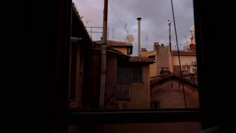 Blick-Aus-Einem-Fenster-In-Rom,-Italien-Mit-Video-Timelpase