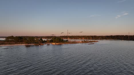 Pelican-Point-Bei-Sonnenuntergang-In-Der-Nähe-Von-Weeks-Bay,-Alabama