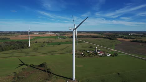 Turbinas-Eólicas-Soplan-En-El-Viento-De-La-Campiña-De-Wisconsin