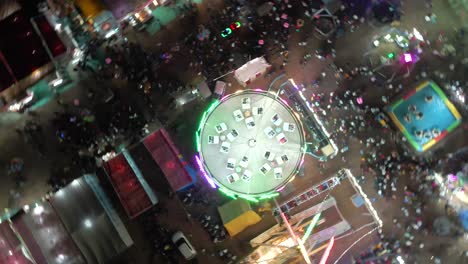 Nacht-Joyride-360d-Vogelperspektive-Weitblick-Im-Karnevalsfest