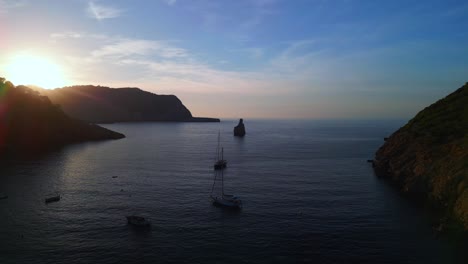 Segelboote-Ankern-In-Der-Lagune-Zum-Sonnenuntergang