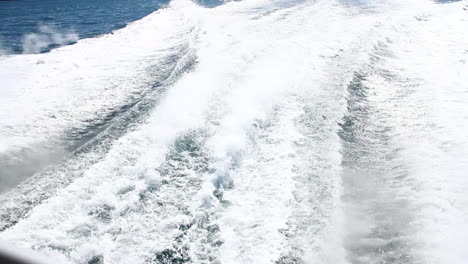 Wake-Waves-Form-Behind-Boat-on-Ocean