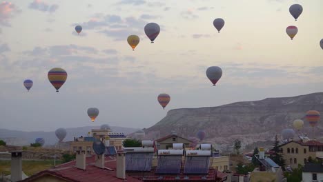 Balloons-flying-above-Goreme-in-Cappadocia