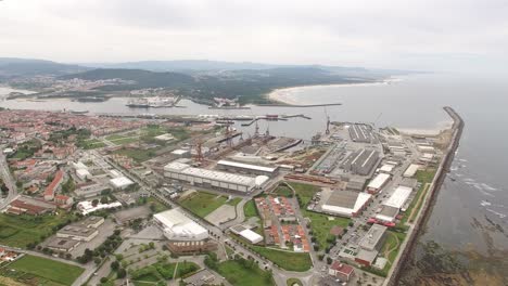 Stadthafen-Und-Seelandschaft-Von-Viana-Do-Castelo-In-Portugal-Luftbild