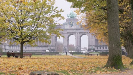 Herbst-Im-Jubelpark-In-Cinquantenaire-Im-Stadtzentrum-Von-Brüssel---Tageszeit