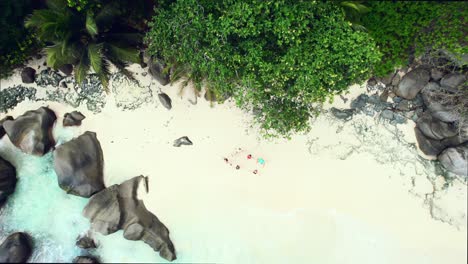 Mahe-Seychelles,-Carana-Beach,-Dronie-Del-Cliente-Y-Revelación-De-La-Ubicación