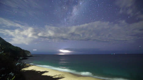 Sydney-Relámpago-Australia-Hermosa-Playa-Impresionante-Vía-Láctea-Cruz-Del-Sur-Noche-Senderos-De-Estrellas-3-Lapso-De-Tiempo-De-Taylor-Brant-Película