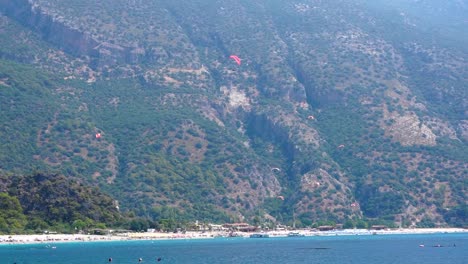 Paragliders-flying-in-Oludeniz,-Turquoise-Coast,-Turkey