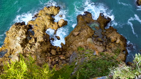 Scenic-coastline-at-the-Knysna-Heads---top-down-view-from-vantage-point