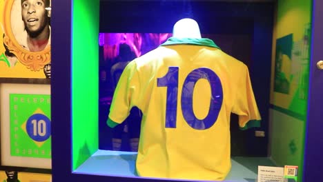 Pele-T-shirt-Brazil-national-team-Number-10-Captain-in-display