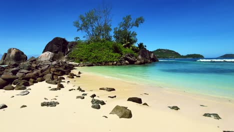 Mae-Seychelles-Rock-Boulders-Beach,-Playas-De-Arena-Blanca-Y-Agua-Turquesa