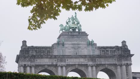 Close-up-Triumphal-Arch-at-Jubelpark-in-Cinquantenaire-in-Brussels-city-centre---fall-season