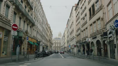 Driving-in-the-city-center-of-Lyon-during-the-holiday-Season-2022