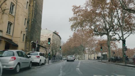 Driving-in-the-city-center-of-Lyon-during-the-holiday-Season-2022