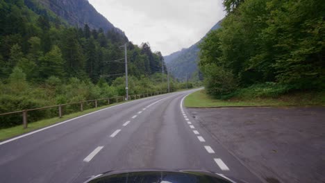 Driving-in-the-swiss-alps-from-the-famous-Grindelwald-to-Lauterbrunnen-in-the-rain