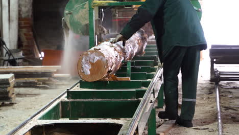 Sawing-log-on-a-bandsaw-in-a-sawmill,-plank-production-process