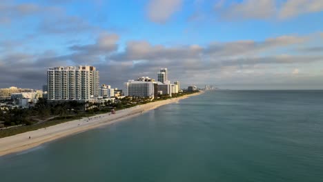 Küste-Von-Miami-Am-Morgen,-Während-Die-Sonne-Aufgeht