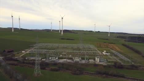 Luftaufnahme-Des-Umspannwerks-Windmühlenökologie-Im-Sauerland,-Deutschland