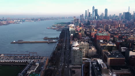 Aerial-view-of-the-West-coast-of-Manhattan,-New-York,-USA---tracking,-drone-shot