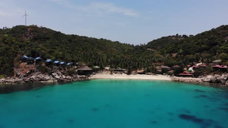 Zoom-out-of-Aew-Leuk-Beach-at-Koh-Tao-in-wonderful-Thailand,-filmed-with-a-Drone
