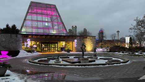 Niagara-Falls-Floral-Showhouse-Eingang-Schneebedeckt-Während-Der-Kalten-Wintersaison