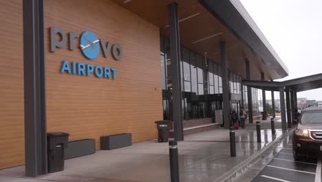El-Aeropuerto-Municipal-De-Provo-Utah-Durante-El-Día-Con-Nieve,-Aguanieve-Y-Lluvia-En-Invierno
