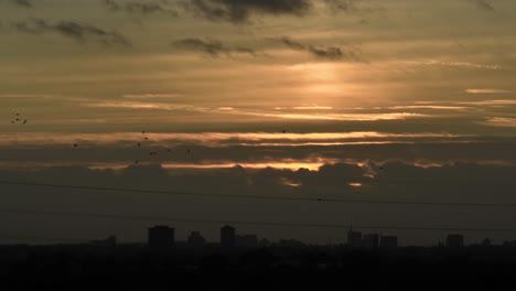 Stadtbild-Stadt-Skyline-Coventry-Uk-Sonnenuntergang-Wolken-Vögel-Fliegen