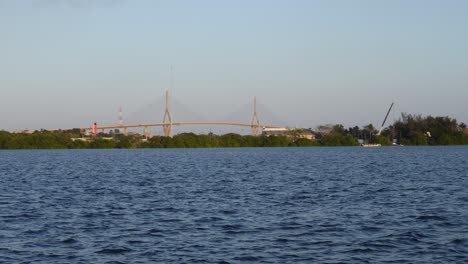 Carpenter&#39;s-Lagoon-Und-Tampico-Bridge-Bei-Sonnenuntergang