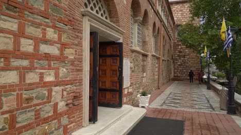 Puertas-De-Madera-Que-Conducen-A-La-Iglesia-De-San-Demetrio-En-Tesalónica