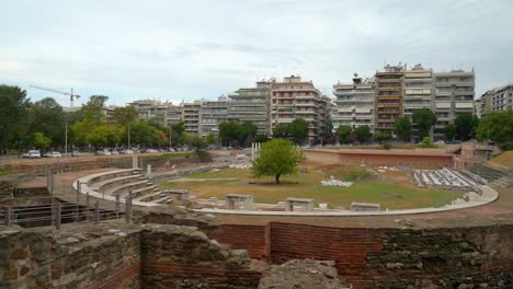Antigua-Plaza-Agora-En-La-Ciudad-Moderna-De-Tesalónica
